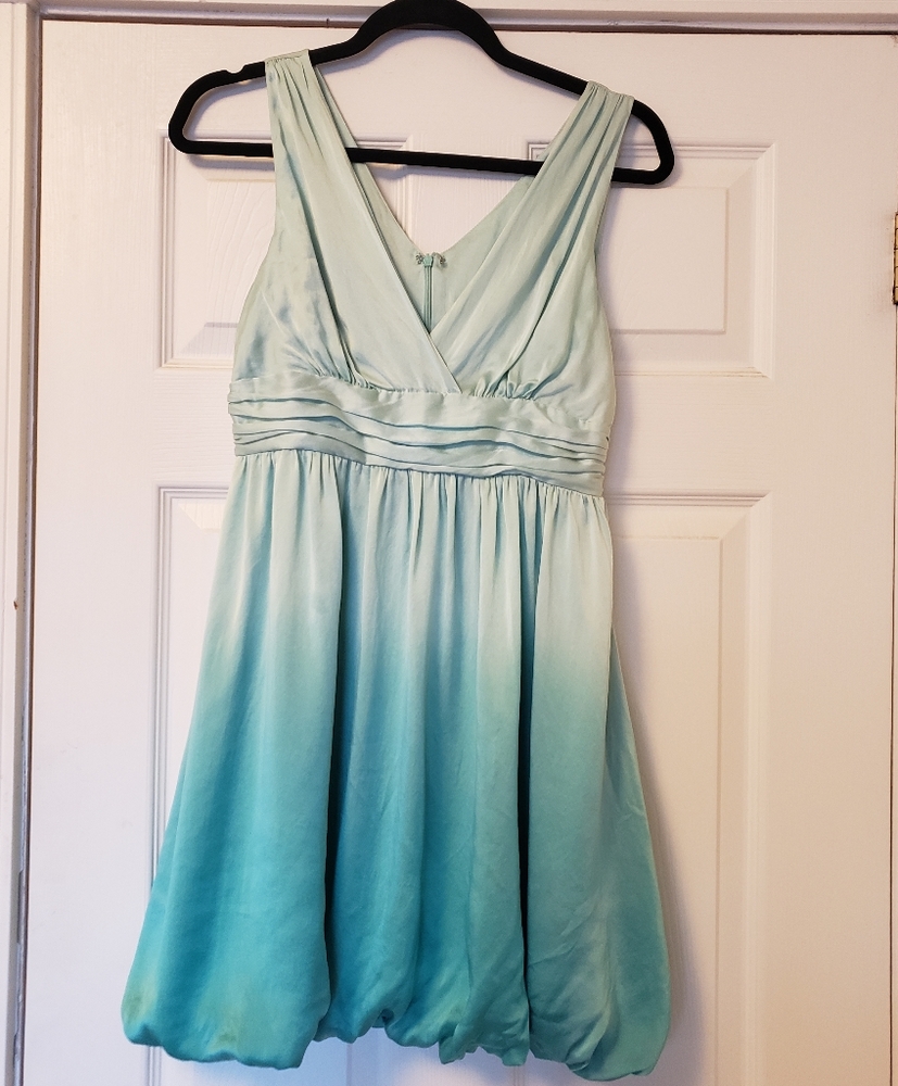 3/$50 🌺 Ladies Silk Ombre Green Dress